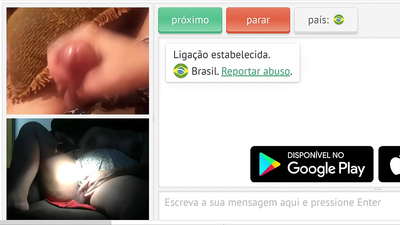 बिल्ली चाट्दै